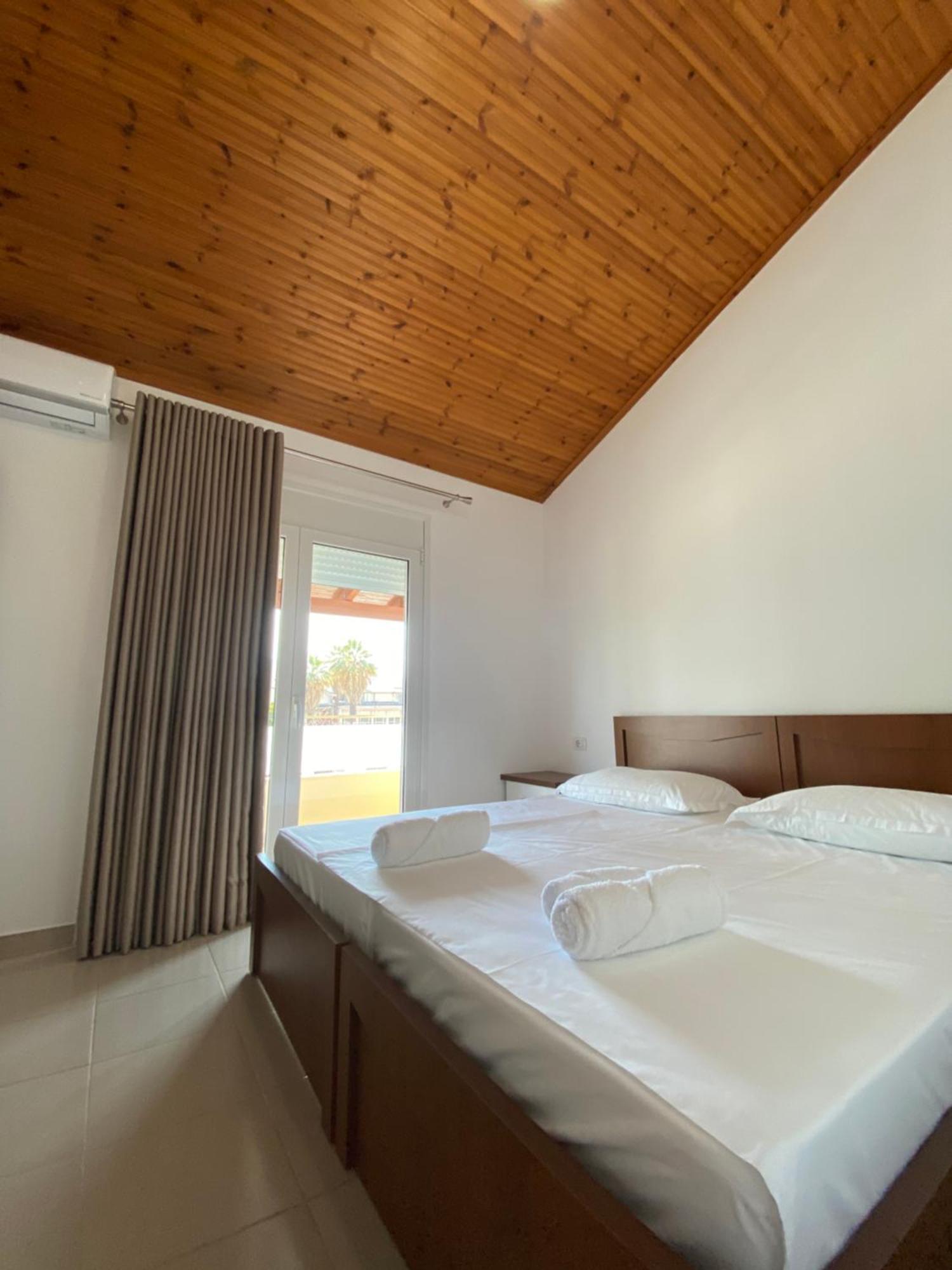 Villa Niku Berat Bagian luar foto