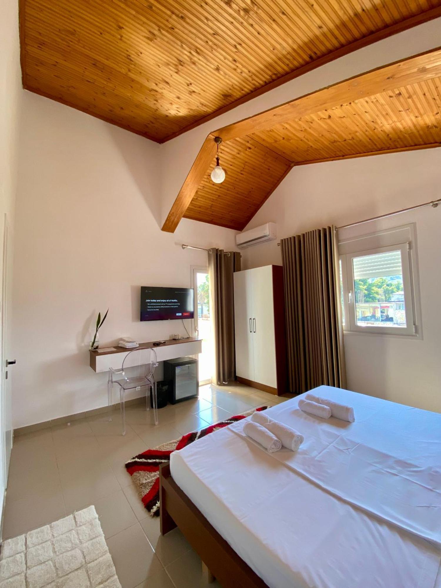 Villa Niku Berat Bagian luar foto