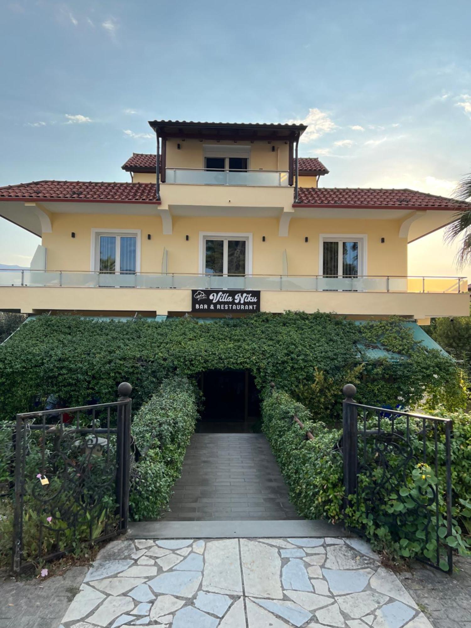 Villa Niku Berat Bagian luar foto