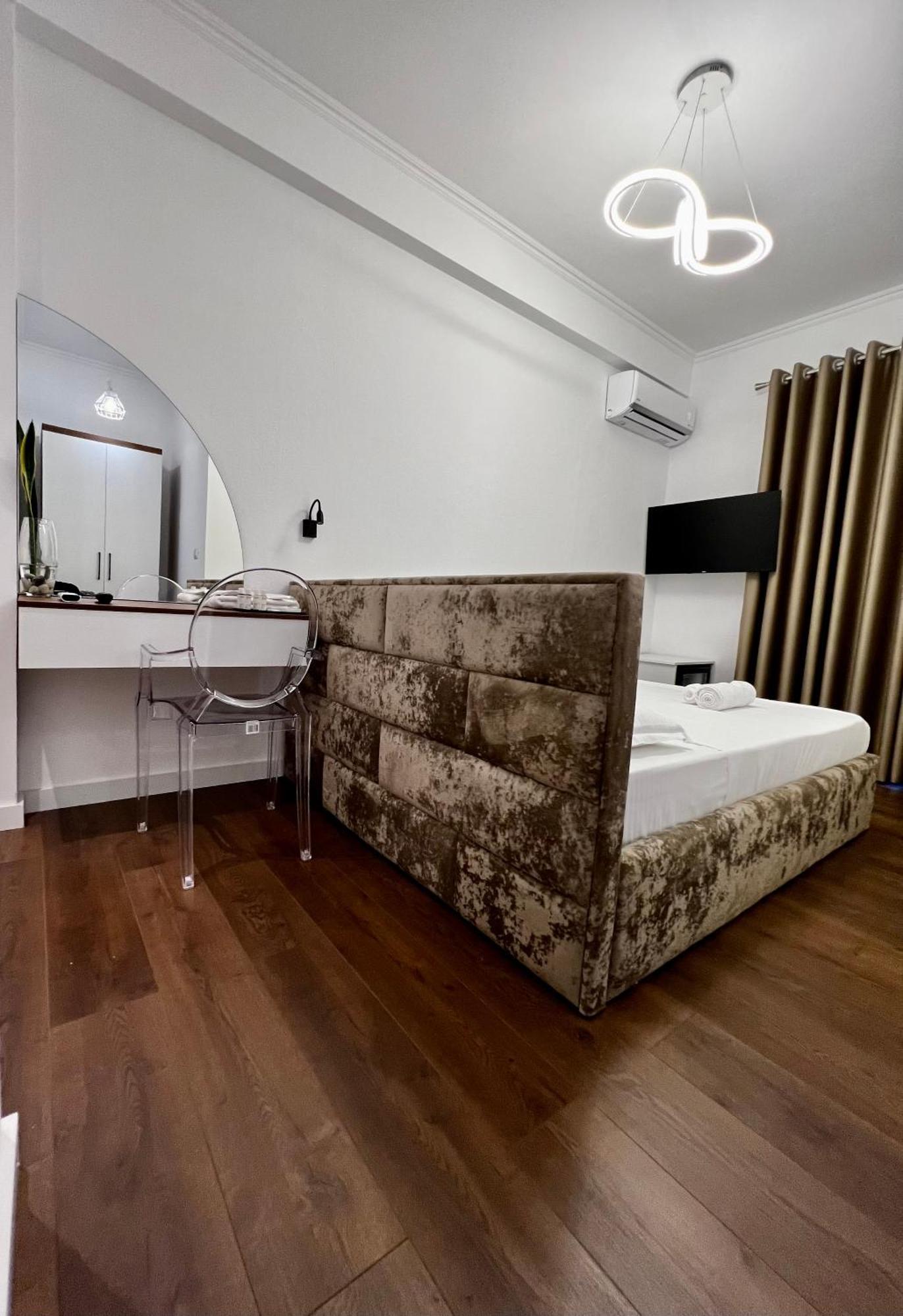 Villa Niku Berat Bagian luar foto