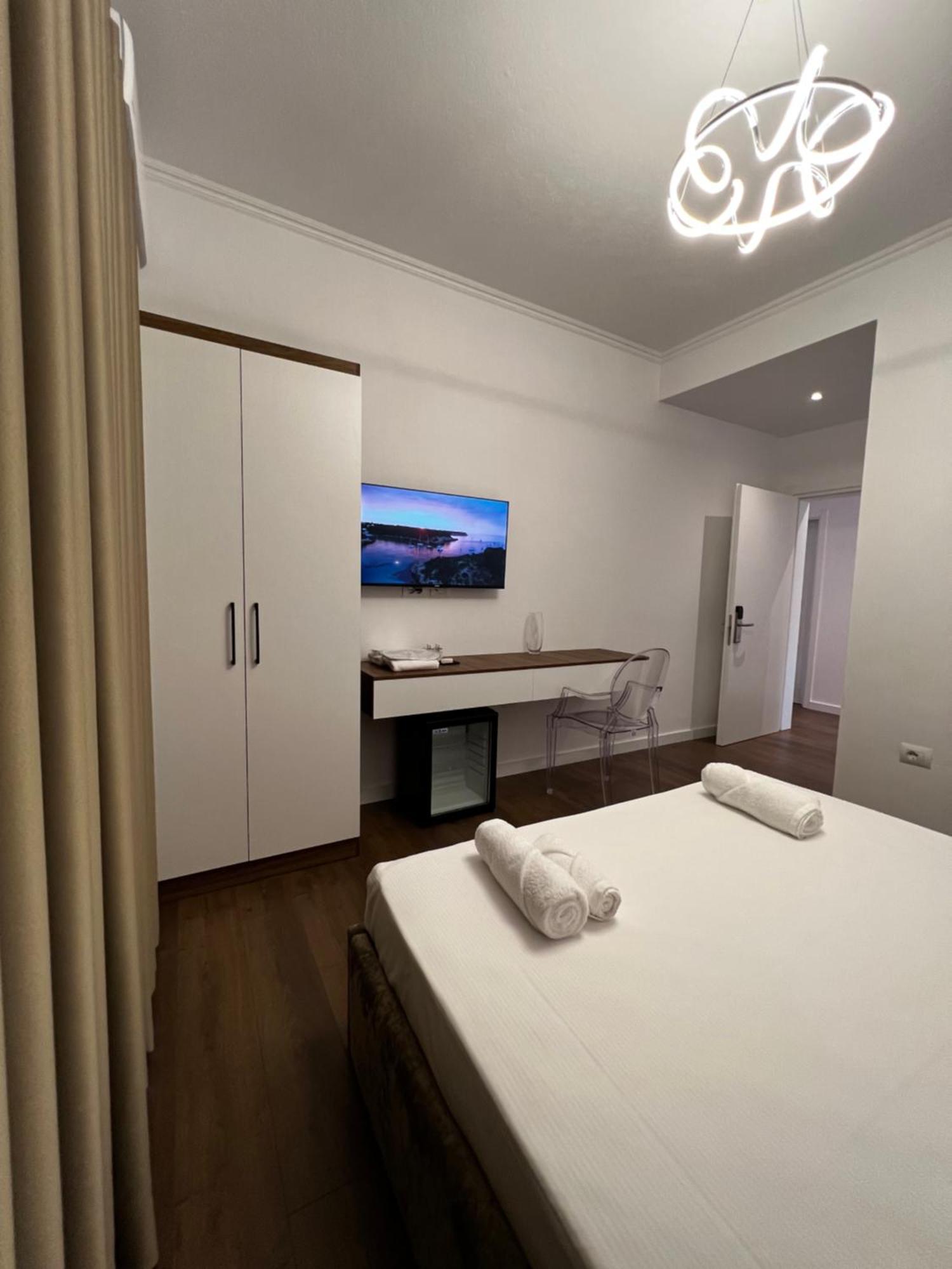 Villa Niku Berat Bagian luar foto