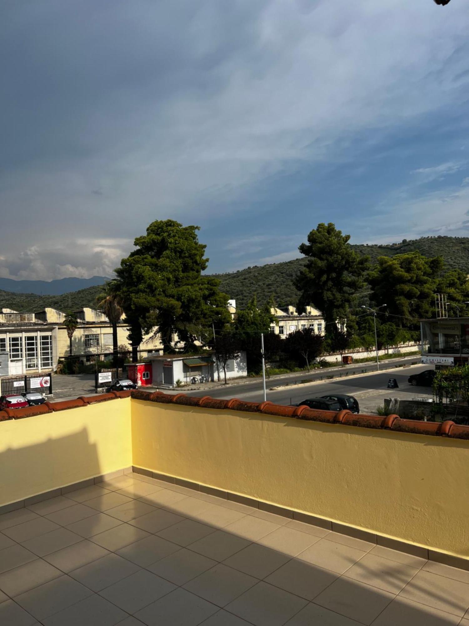 Villa Niku Berat Bagian luar foto